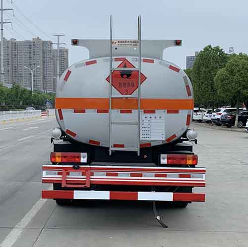 楚飛牌CLQ5120GYY6CA型運(yùn)油車