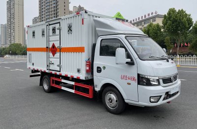 東風途逸3.9米易燃氣體廂式運輸車