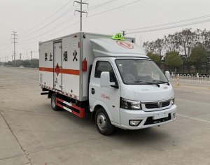 楚飛牌CLQ5040XRY6E型易燃液體廂式運(yùn)輸車(chē)