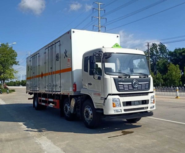 楚飛牌CLQ5260XRY6D型易燃液體廂式運(yùn)輸車