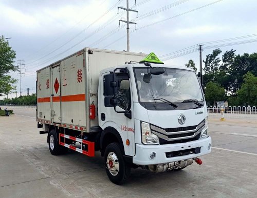 楚飛牌CLQ5070XRY6E型易燃液體廂式運(yùn)輸車(chē)