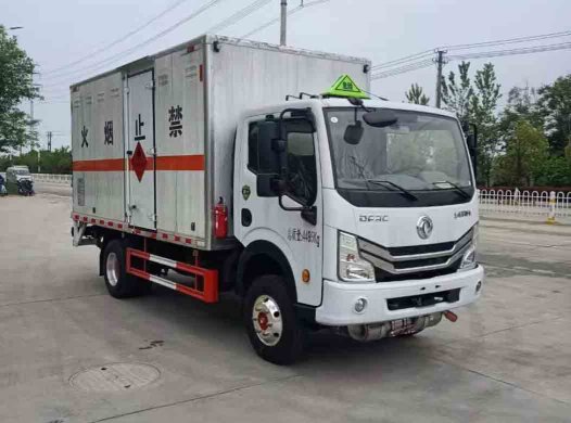 楚飛牌CLQ5041XRQ6E型易燃?xì)怏w廂式運(yùn)輸車(chē)