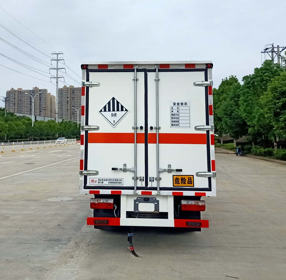 楚飛牌CLQ5040XZW6E型雜項(xiàng)危險(xiǎn)物品廂式運(yùn)輸車