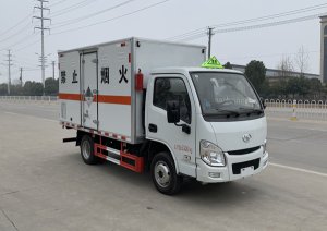 楚飛牌CLQ5030XZW6S型雜項(xiàng)危險(xiǎn)物品廂式運(yùn)輸車