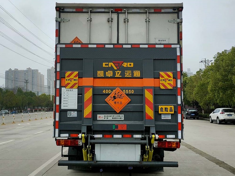 解放J6L 危險(xiǎn)物品廂式運(yùn)輸車(chē)